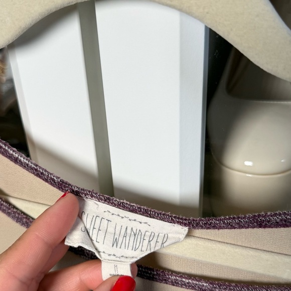 Sweet Wanderer Cream and Purple T-Shirt with Cap Sleeves Size Medium - Picture 4 of 5